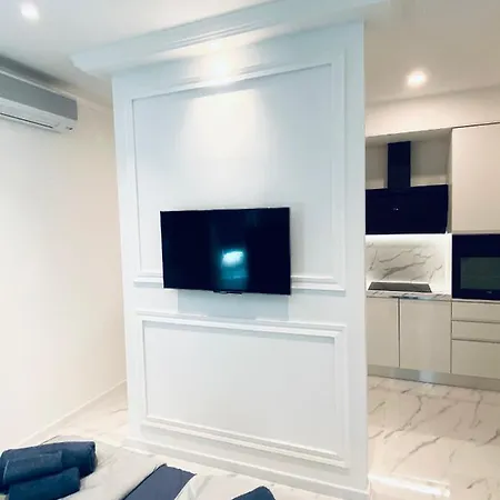 Six Apartment