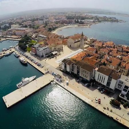 Six * Umag