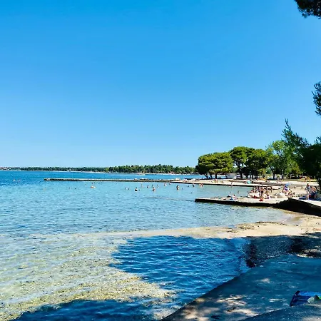 Six Umag