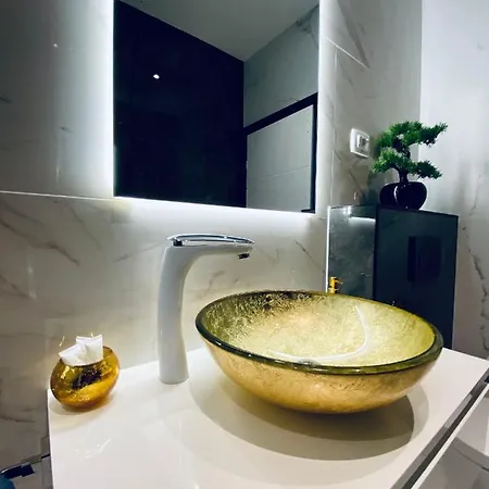 Six Διαμέρισμα