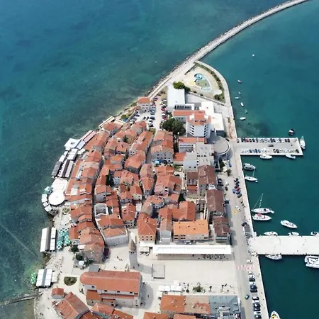 Six Διαμέρισμα *